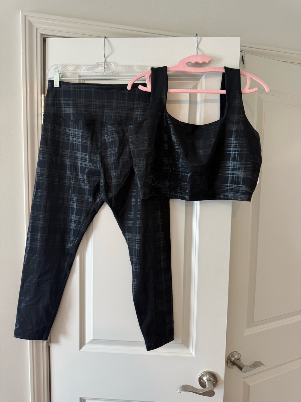 Beyond Yoga Plaid Legging and Tank Set XL 
Leggings worn wonce tank NWT